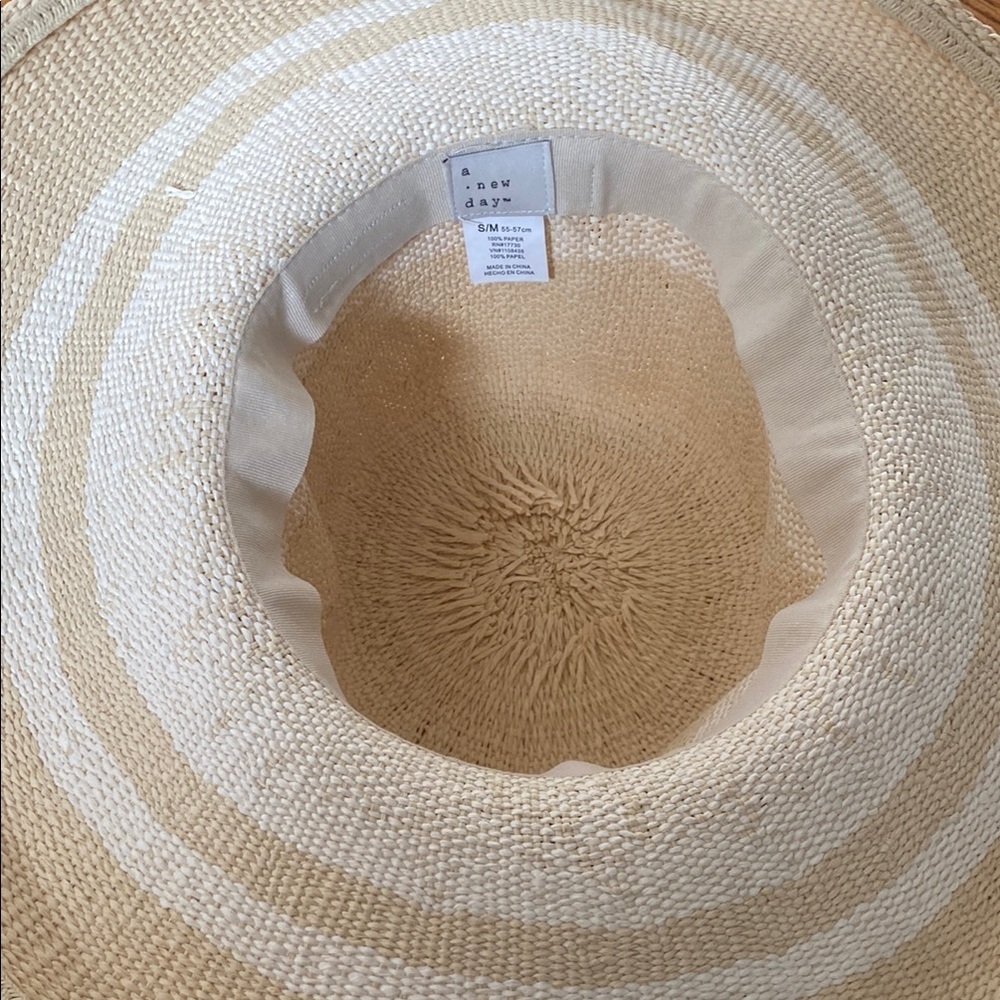 A new day Chic Beige Straw Sun Hat - Picture 4 of 4